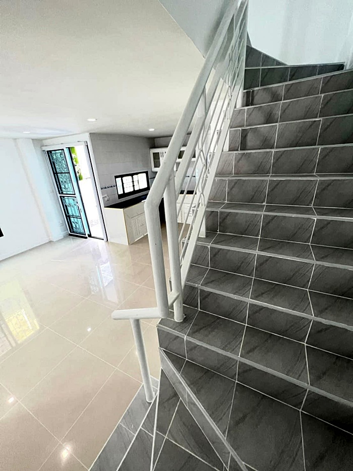 ขายบ้าน Renovate สภาพนางฟ้า หมู่บ้านร็อคการ์เด้น-สุวรรณภูมิ ใกล้สนามบินสุวรรณภูมิ